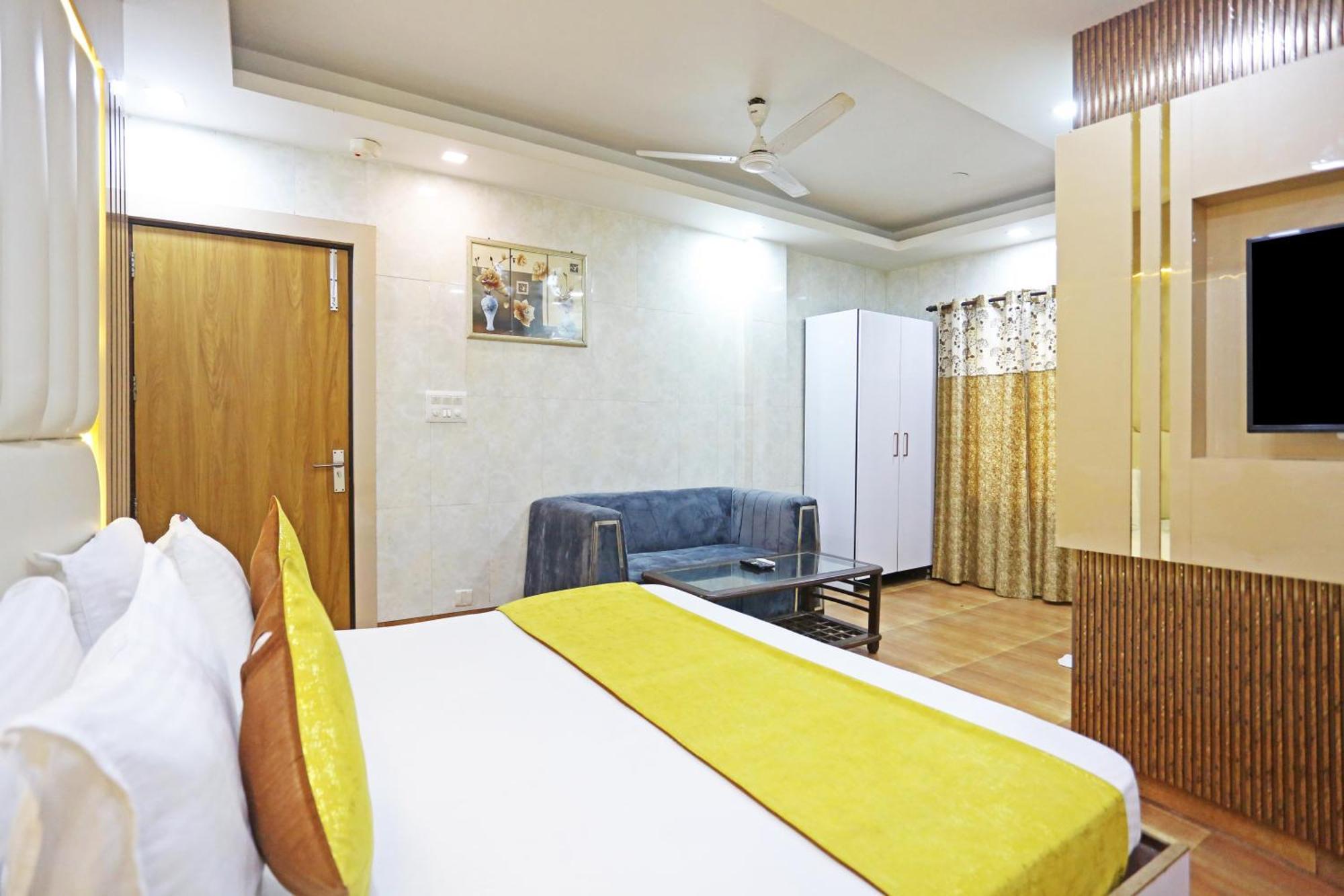 Hotel Preet Palace -5 Mints Walk From Nizamuddin Railway Station Új-Delhi Kültér fotó